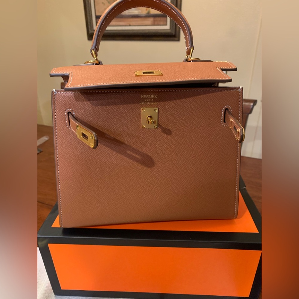 Brand new, trendy leather, structured , leather,hand stitched fashionable purse.